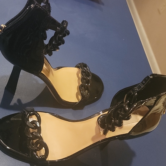 High heels with chains! Size 7.5 - Picture 2 of 5